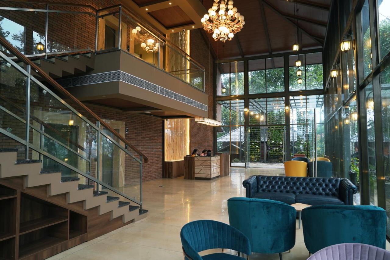מונאר Elephant Passage מראה חיצוני תמונה The lobby of the hotel